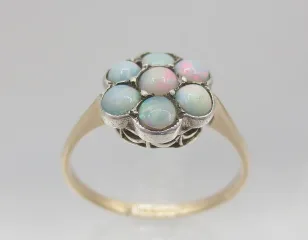 GOLD AND OPAL RING