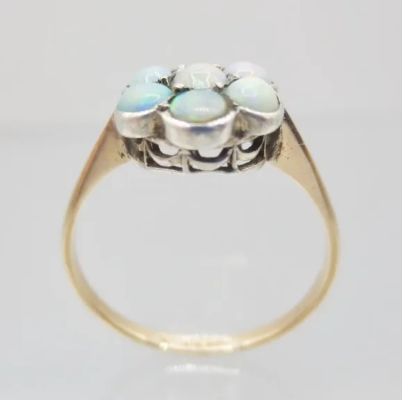 RING AUS GOLD UND OPAL