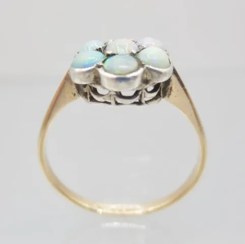 GOLD AND OPAL RING