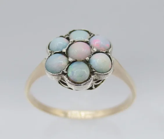 GOLD AND OPAL RING