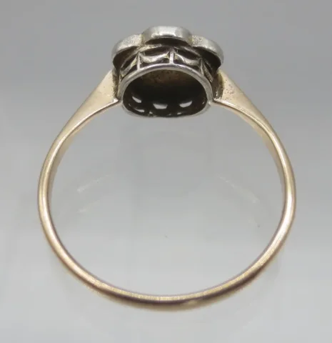 GOLD AND OPAL RING