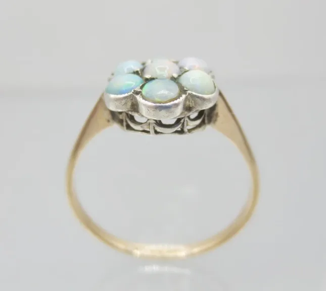 RING AUS GOLD UND OPAL