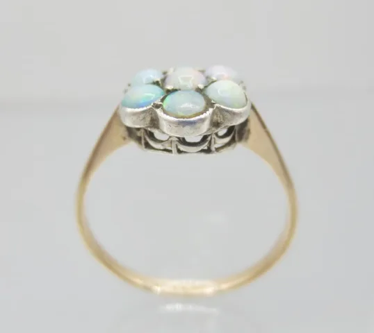 GOLD AND OPAL RING
