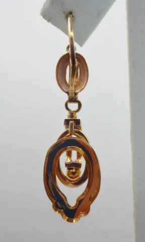 Boucles d'oreilles en or, vers 1900.