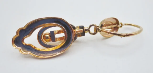 Boucles d'oreilles en or, vers 1900.