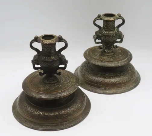 Paire de bougeoirs, XIXe siècle.
