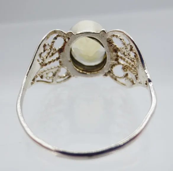 Bague sertie d'une citrine.