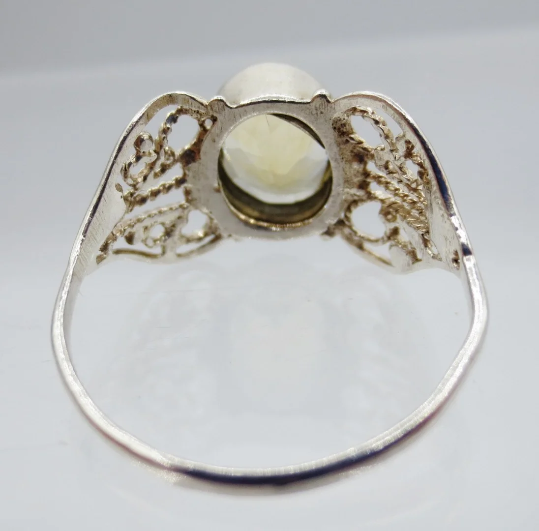 Bague sertie d'une citrine.