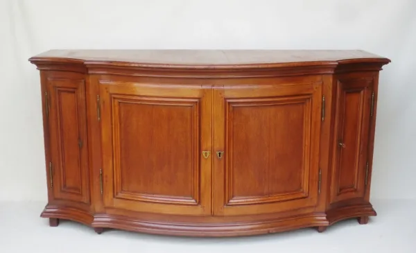 Buffet galbé, XVIIIe siècle.