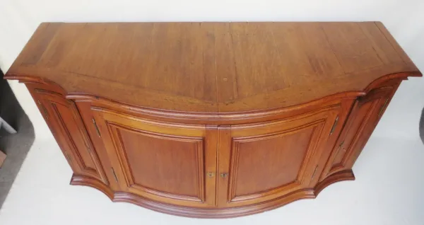 Buffet galbé, XVIIIe siècle.