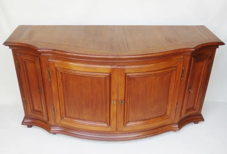 Buffet galbé, XVIIIe siècle.