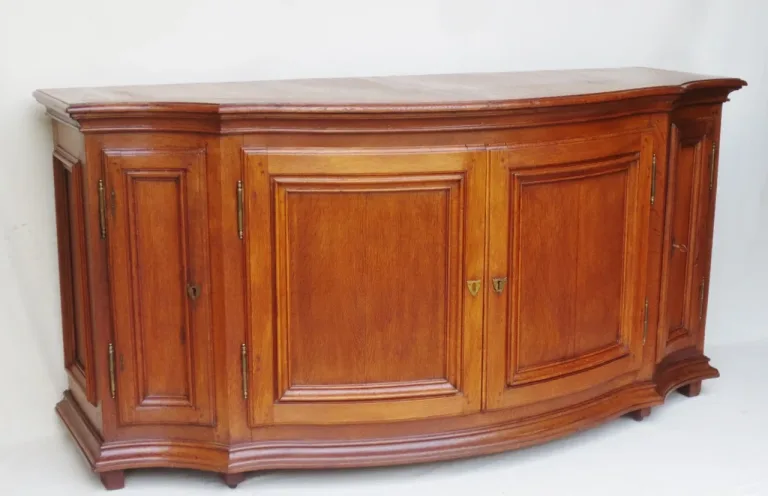Buffet galbé, XVIIIe siècle.