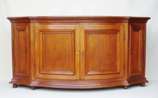 Buffet galbé, XVIIIe siècle.