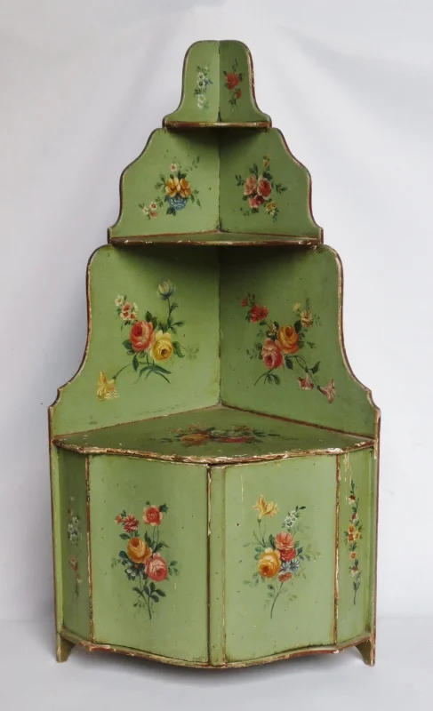 Encoignure murale style Louis XV, XIXe siècle.