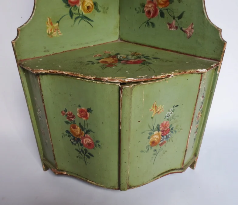 Encoignure murale style Louis XV, XIXe siècle.