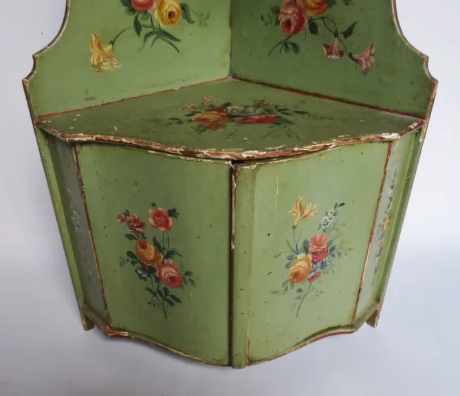 Encoignure murale style Louis XV, XIXe siècle.