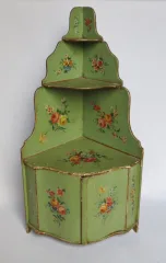 Encoignure murale style Louis XV, XIXe siècle.