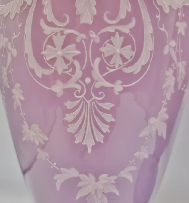Paire de vases en opaline, XIXe siècle.