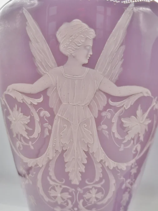 Paire de vases en opaline, XIXe siècle.