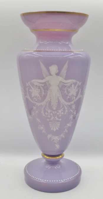 Paire de vases en opaline, XIXe siècle.