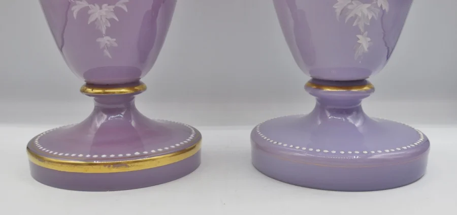 Paire de vases en opaline, XIXe siècle.