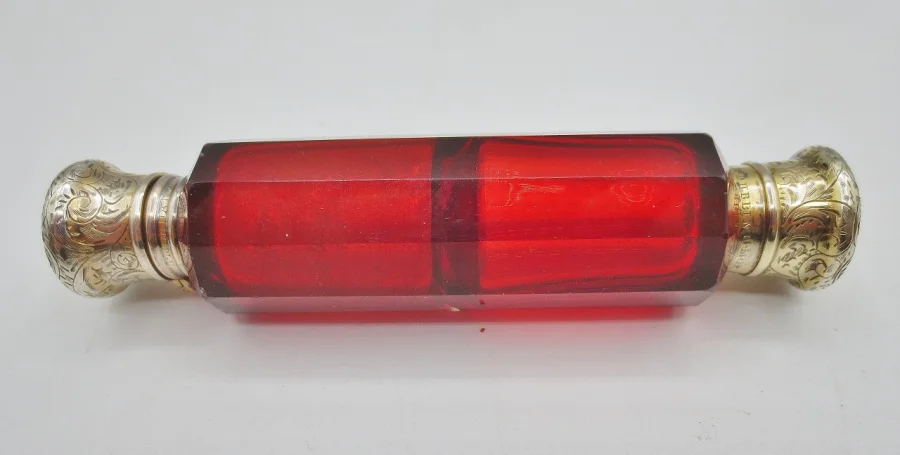 Flacon à parfum cristal et vermeil, XIXe siècle.