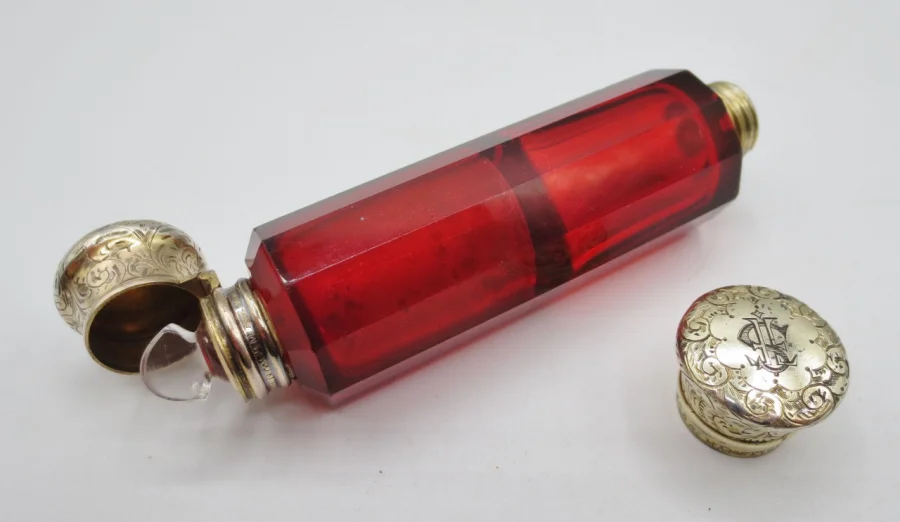 Flacon à parfum cristal et vermeil, XIXe siècle.