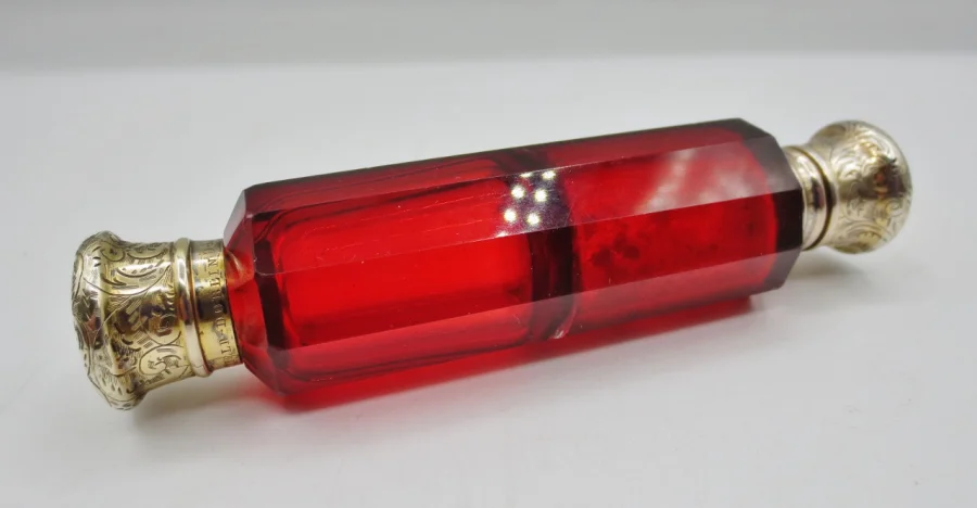 Flacon à parfum cristal et vermeil, XIXe siècle.
