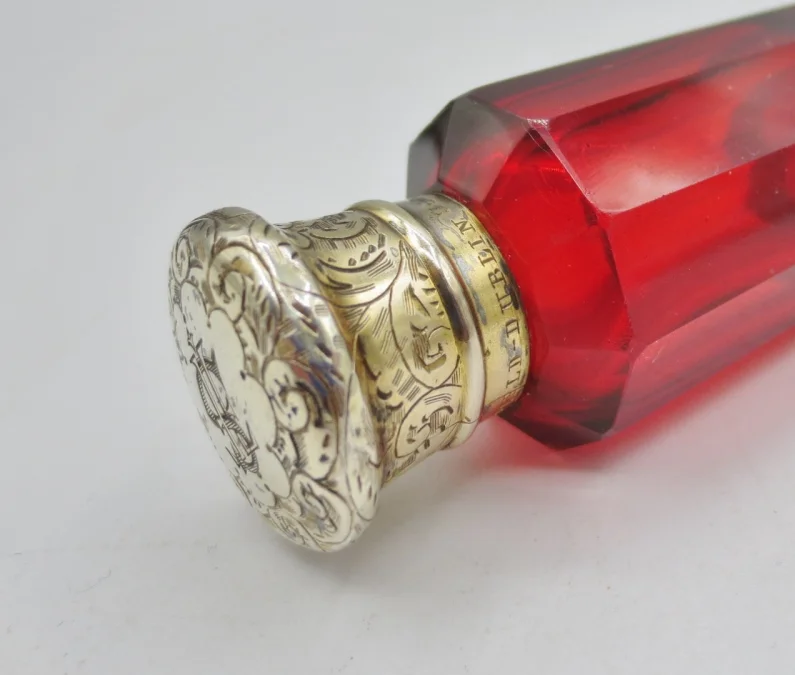 Flacon à parfum cristal et vermeil, XIXe siècle.