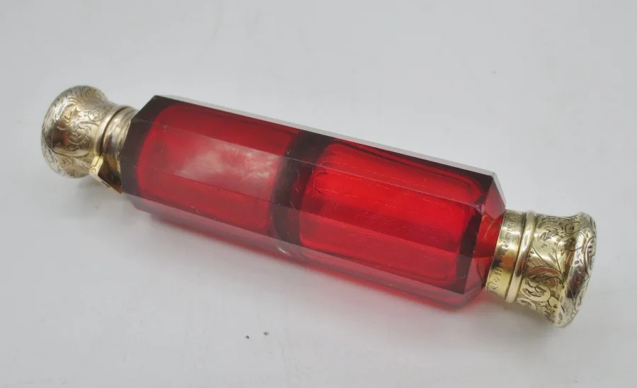 Flacon à parfum cristal et vermeil, XIXe siècle.