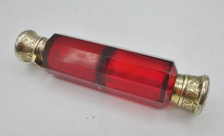Flacon à parfum cristal et vermeil, XIXe siècle.