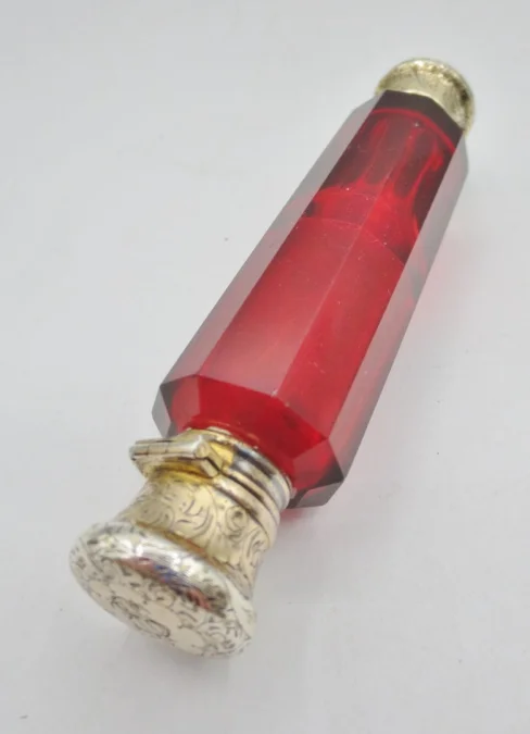 Flacon à parfum cristal et vermeil, XIXe siècle.