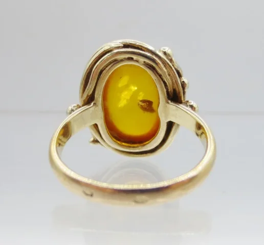 Bague en vermeil et ambre.