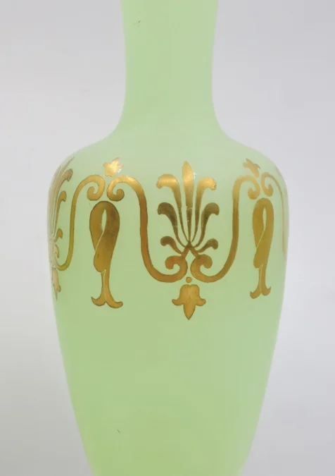 Vases en opaline, XIXe siècle.