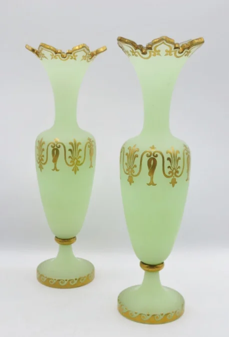 Vases en opaline, XIXe siècle.