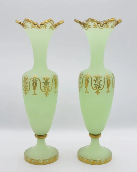 Vases en opaline, XIXe siècle.