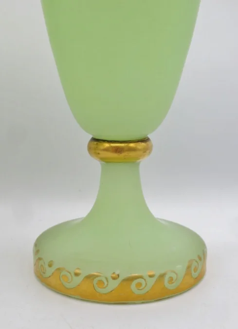Vases en opaline, XIXe siècle.
