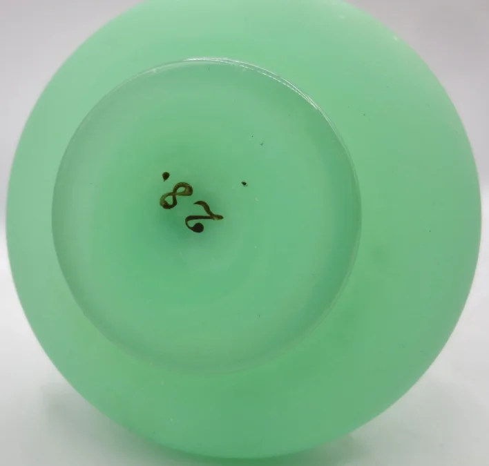 Flacon en opaline, XIXe siècle.