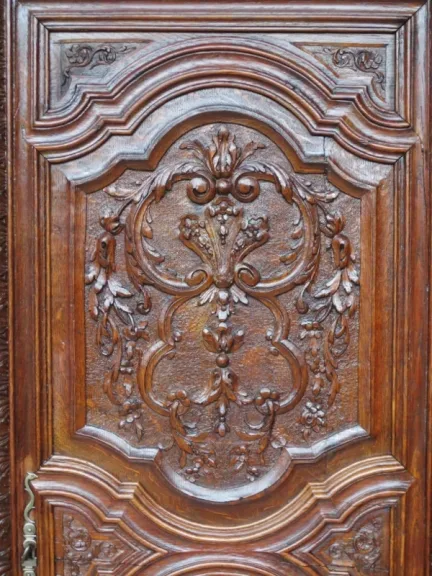 FRANZÖSISCHER SCHRANK AUS DEM 18. JAHRHUNDERT