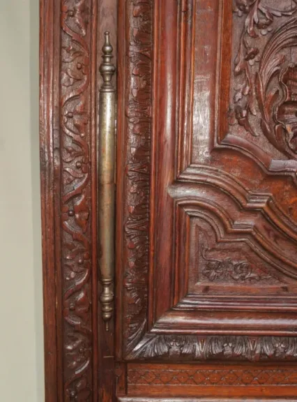 FRANZÖSISCHER SCHRANK AUS DEM 18. JAHRHUNDERT