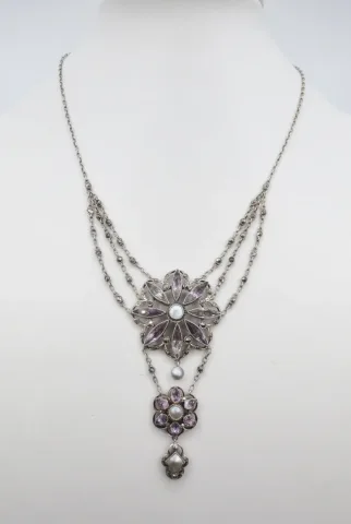 Collier, argent et améthyste, XIXe siècle.