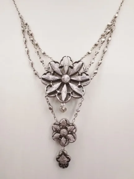 Collier, argent et améthyste, XIXe siècle.