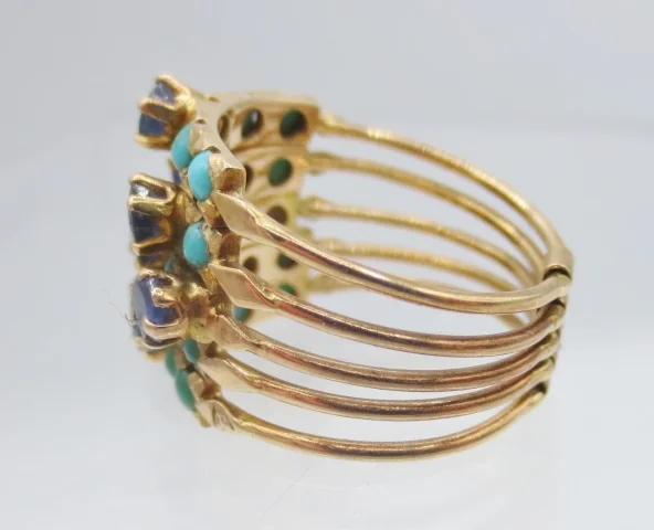 Bague de Harem, or Turquoises et topazes bleu Londres.