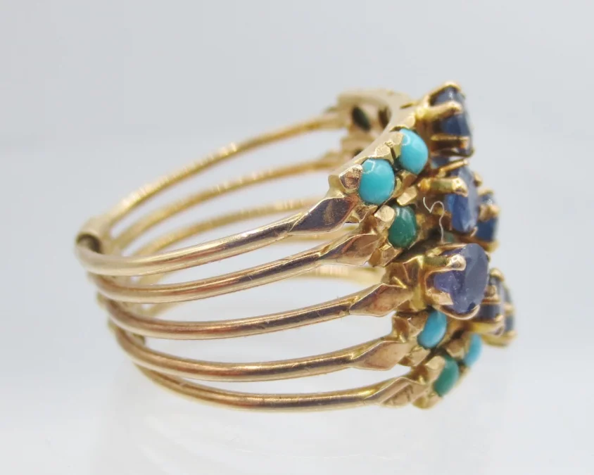 Bague de Harem, or Turquoises et topazes bleu Londres.