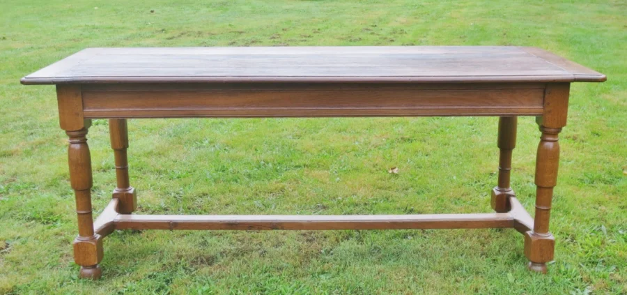 18世紀の農家のテーブル