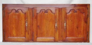 Façade de placard en chêne.
