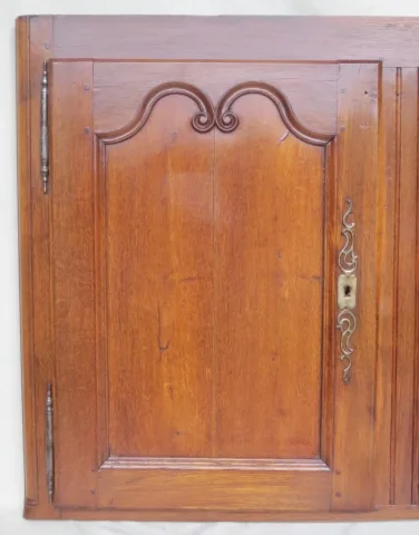Façade de placard en chêne.