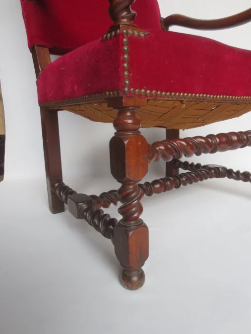 Fauteuil en  noyer, XVIIe siècle.
