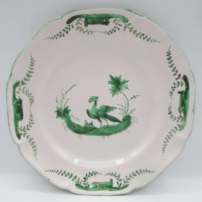 Assiette Moustiers XVIIIe siècle.