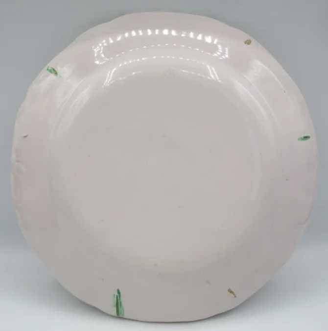 Assiette Moustiers XVIIIe siècle.